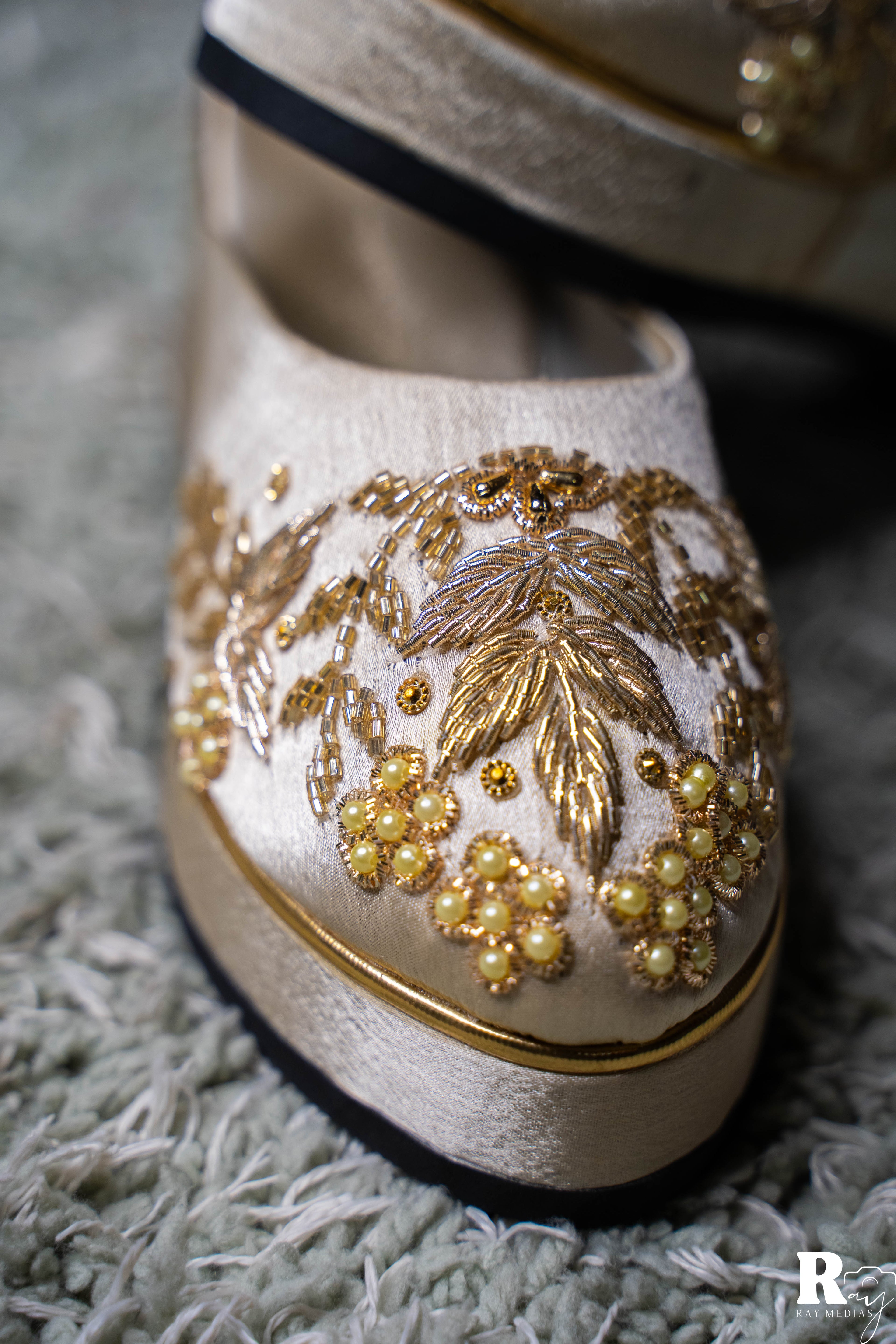 GOLDEN JUTTI